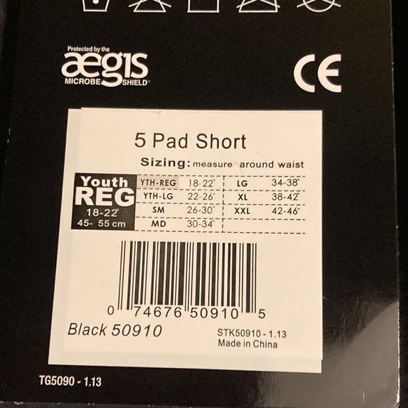 Mueller 5 Pad Compression Short Youth 18"-22" - Picture 2 of 3